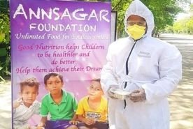 Food distribution by Annsagar Foundation